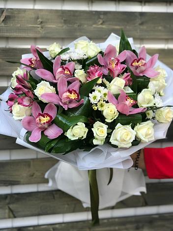 Букет цветов из: Розы и Хризантемы в Гремячинске