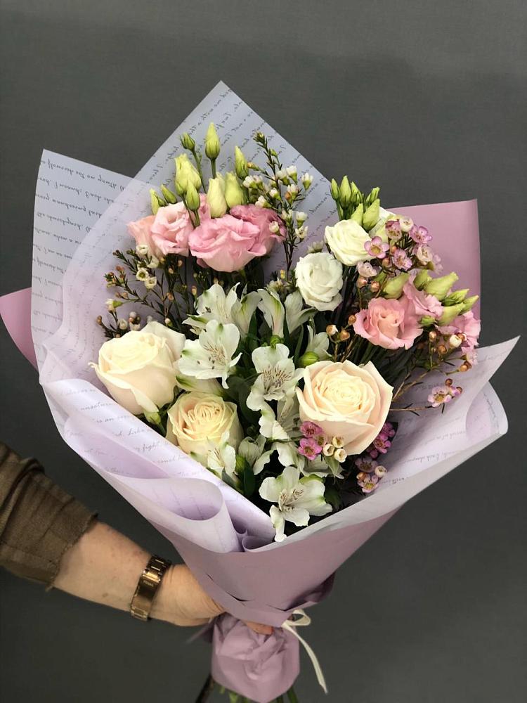 Букет цветов из: Альстромерии, Розы и Лизиантусы в Гремячинске