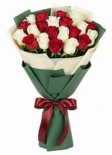 Букет Микс из красных и белых роз в Гремячинске