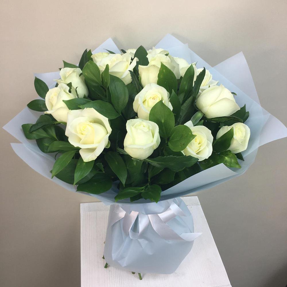 Букет 15 Белых роз Проуд в Гремячинске