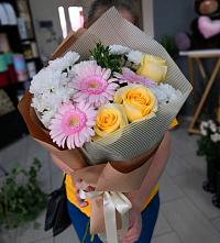 Букет цветов из:  Герберы, Розы и Хризантемы в Гремячинске