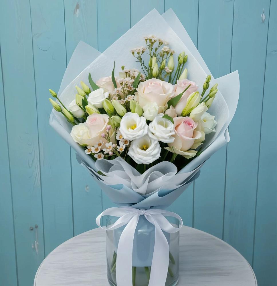 Букет цветов из: Розы и Лизиантусы в Гремячинске