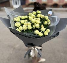 Букет Белые кустовые розы Солинеро в Гремячинске