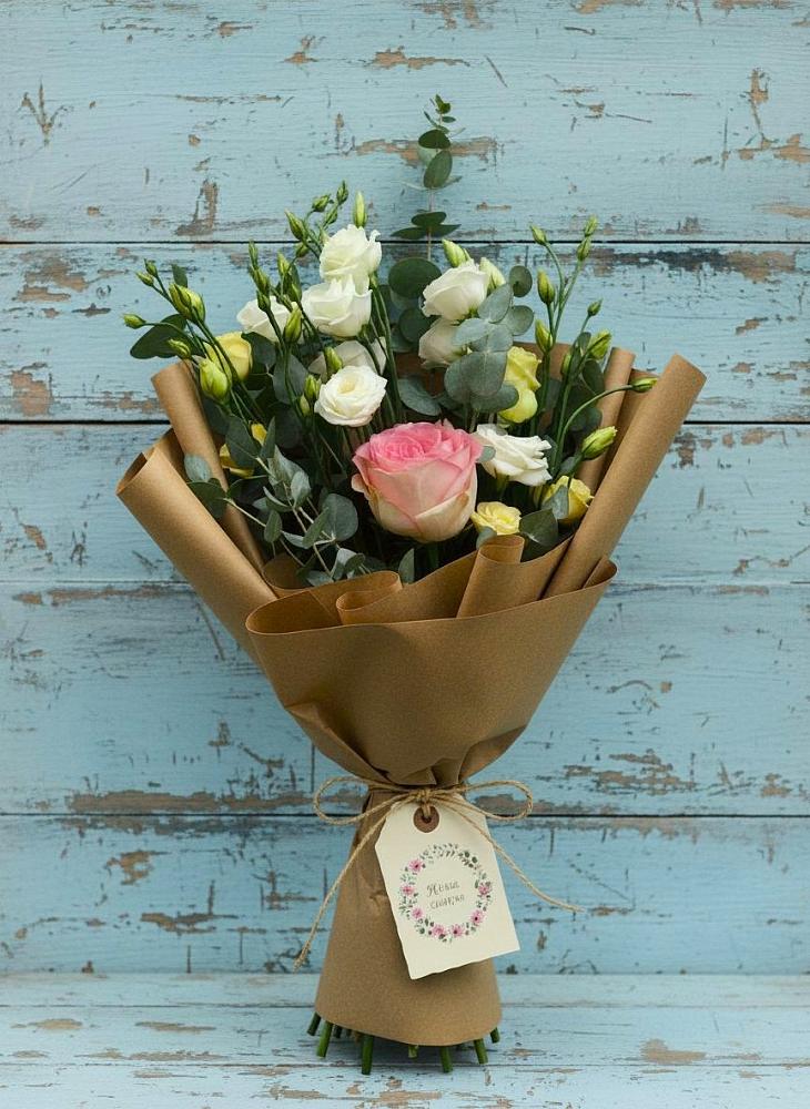 Букет цветов из: Розы и Лизиантусы в Гремячинске