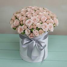 Цветочная композиция из Розы в шляпной коробке в Гремячинске