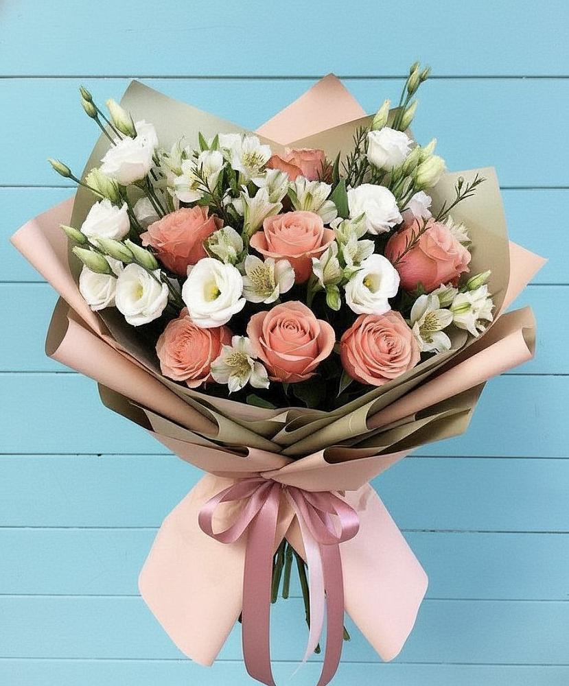 Букет цветов из: Розы, Альстромерии и Лизиантусы в Гремячинске