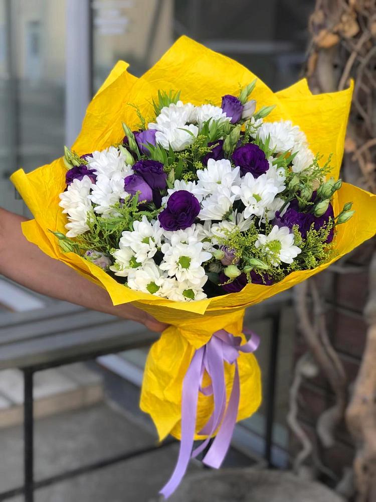 Букет цветов из: Ирисы, Хризантемы и Ромашки в Гремячинске