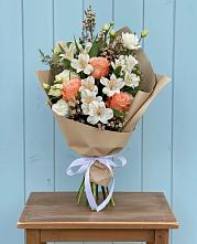 Букет цветов из:  Альстромерии, Лизиантусы, Розы и Хризантемы в Гремячинске