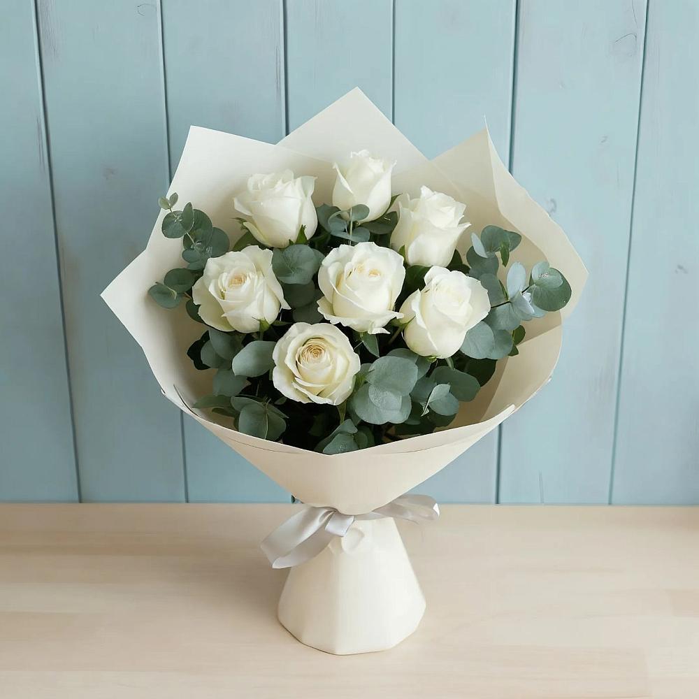 Букет Белые розы в Эвкалипте в Гремячинске