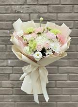 Букет цветов из:  Гвоздики, Розы, Лизиантусы и Хризантемы в Гремячинске