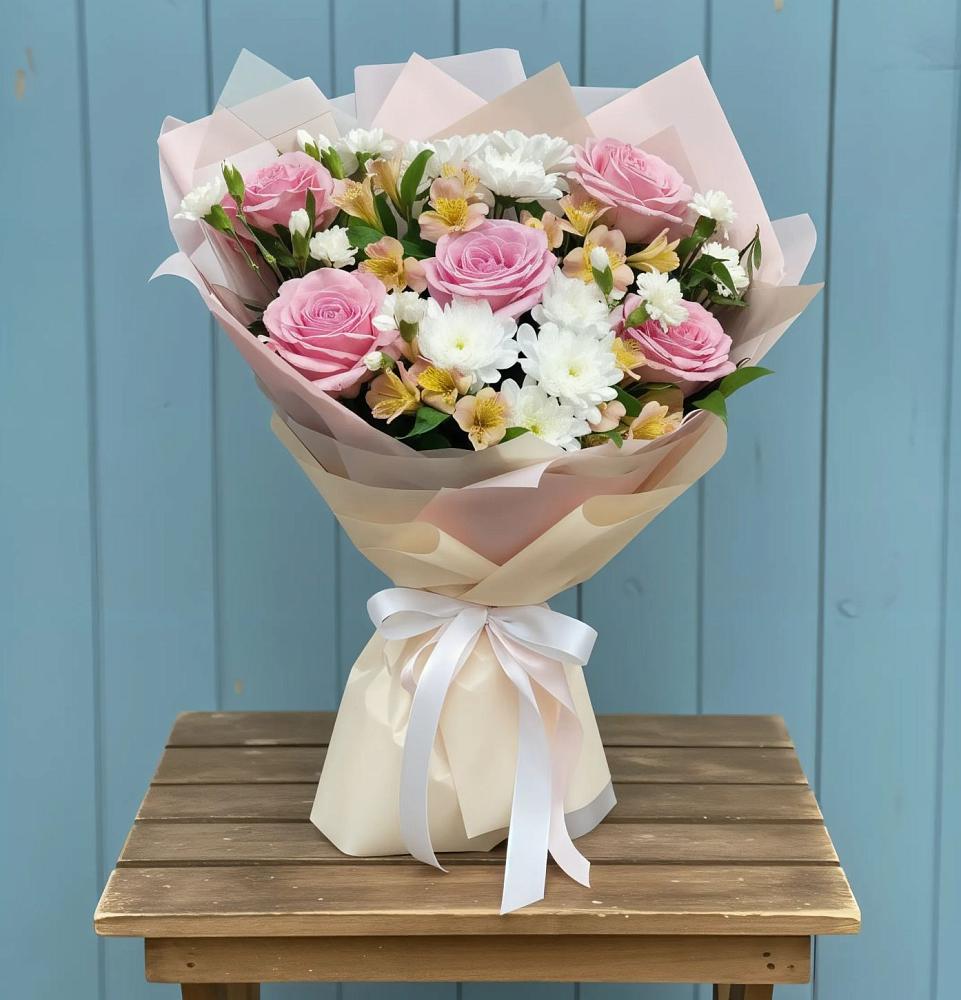 Букет цветов из: Гвоздики, Орхидеи и Розы в Гремячинске