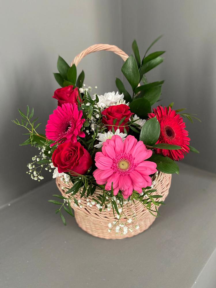 Цветочная композиция из Розы, Хризантемы и Герберы в корзине в Гремячинске