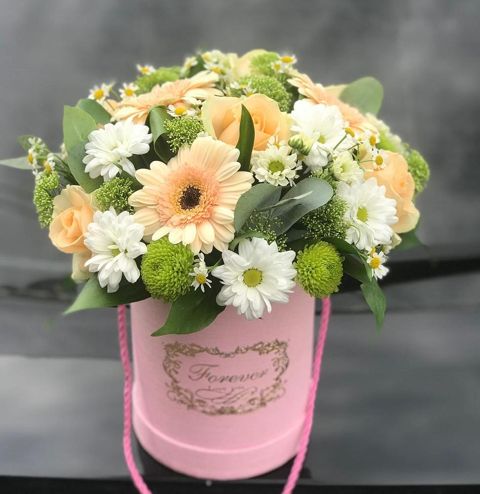 Цветочная композиция из Розы, Герберы и Хризантемы в шляпной коробке в Гремячинске