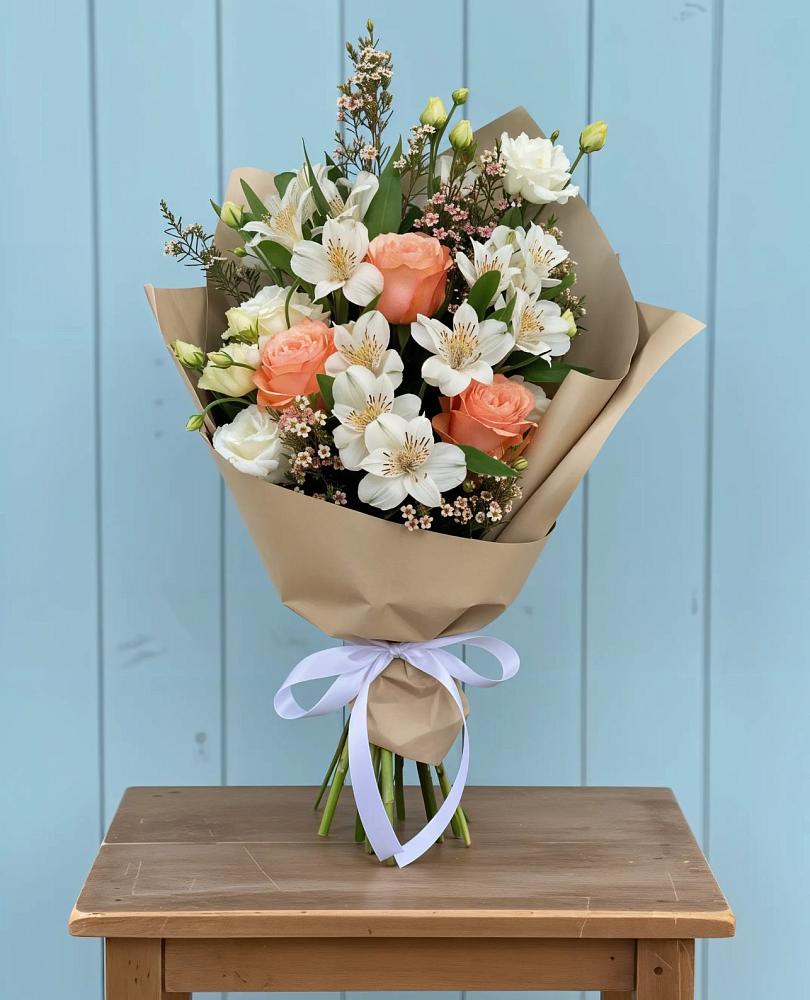 Букет цветов из: Альстромерии, Лизиантусы, Розы и Хризантемы в Гремячинске