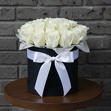 Цветочная композиция из Розы в шляпной коробке в Гремячинске