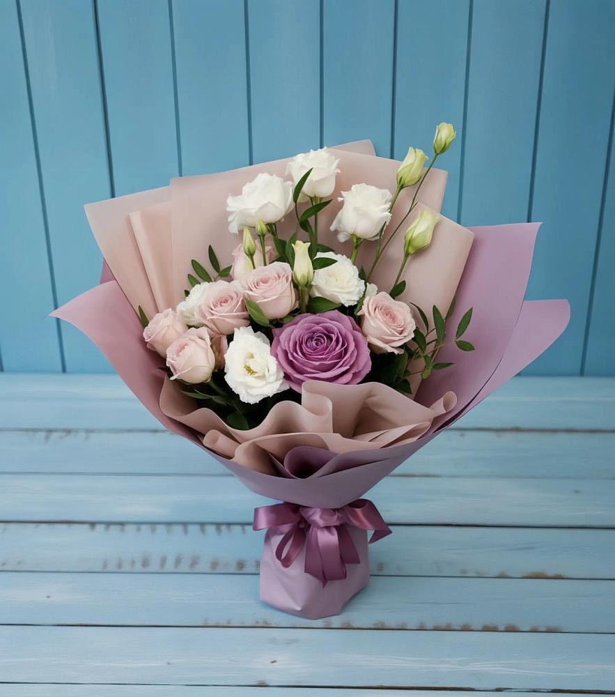 Букет цветов из: Розы и Лизиантусы в Гремячинске